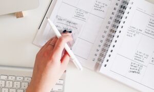 woman practicing time management for women entrepreneurs
